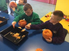 Class 13 getting ready for Halloween with some pumpkin carving 🎃